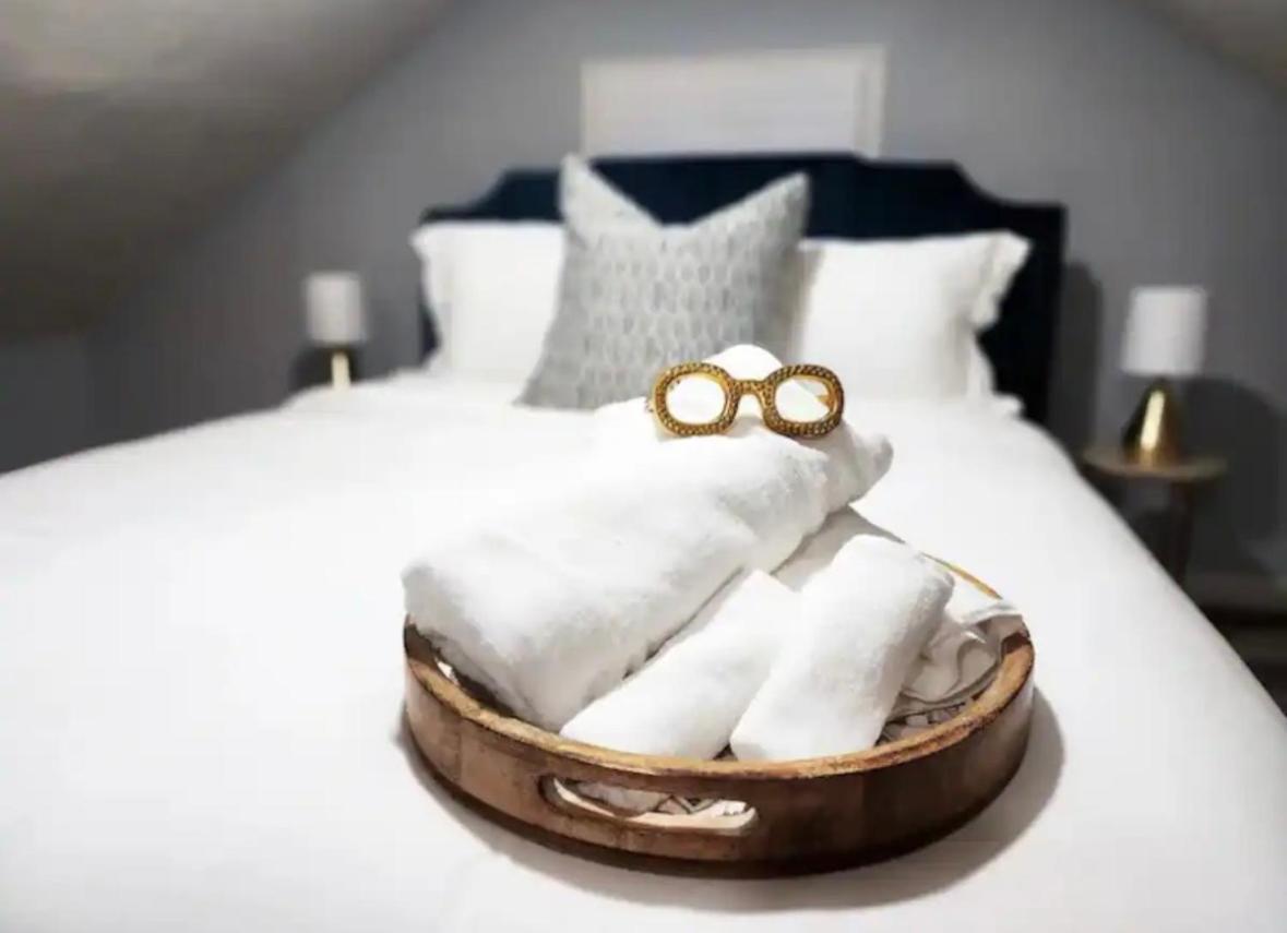 Attic Retreat 5 Minutes From Westside Market Cleveland Esterno foto